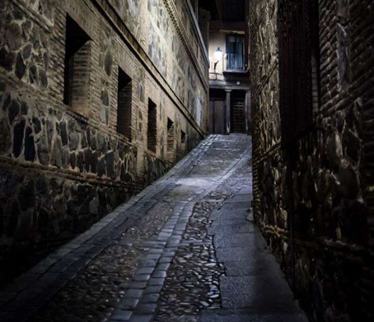 Toledo: Mysteries and Secrets Tour in Spanish - Why this Toledo night walk hits harder than day tours