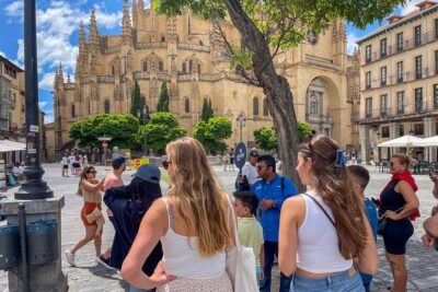 Toledo & Segovia Tour with Cathedral and Alcazar Tickets & Lunch - Damasquinado Workshop Stop: sword forging and Game of Thrones-style craft