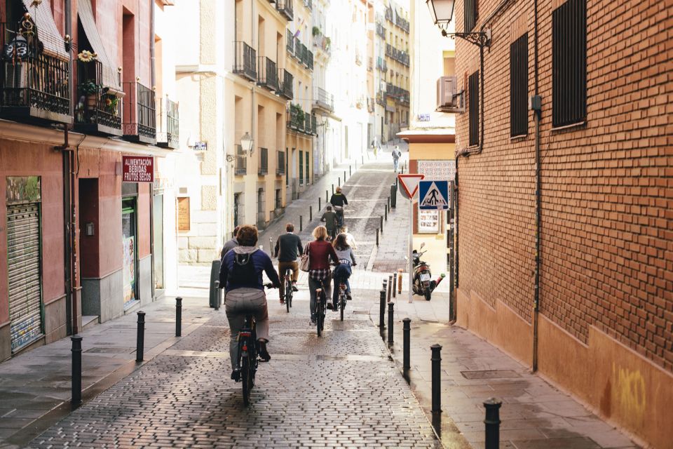 Top highlights of Madrid Bike Tour- 3hrs (e-bike optional) - Traffic and group size: the main practical considerations