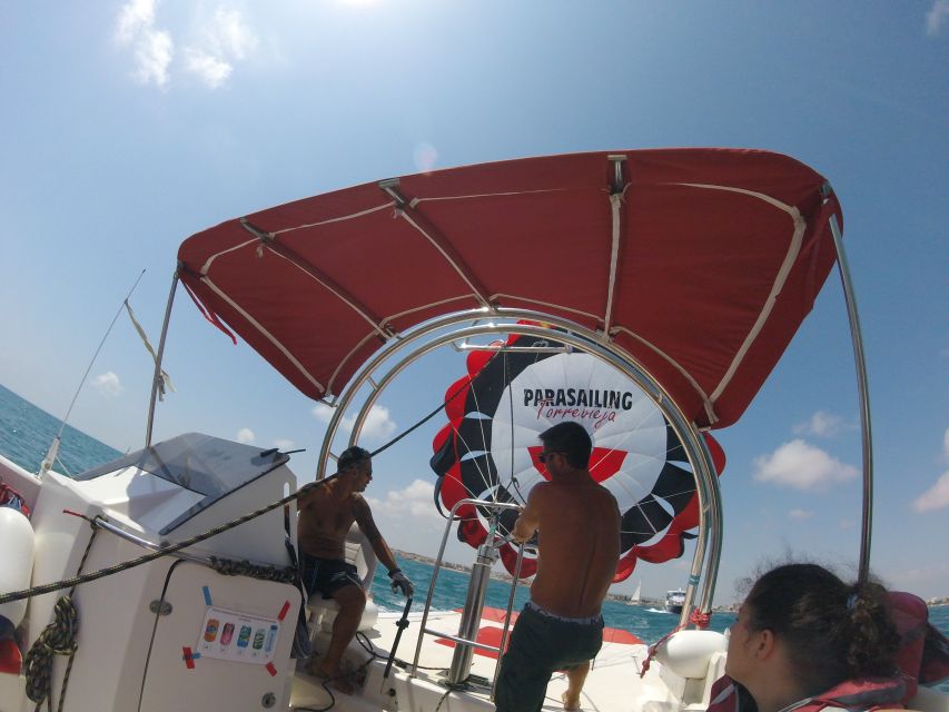 Torrevieja: parasailing experience - The boat ride along Torrevieja: why the wait is part of the value