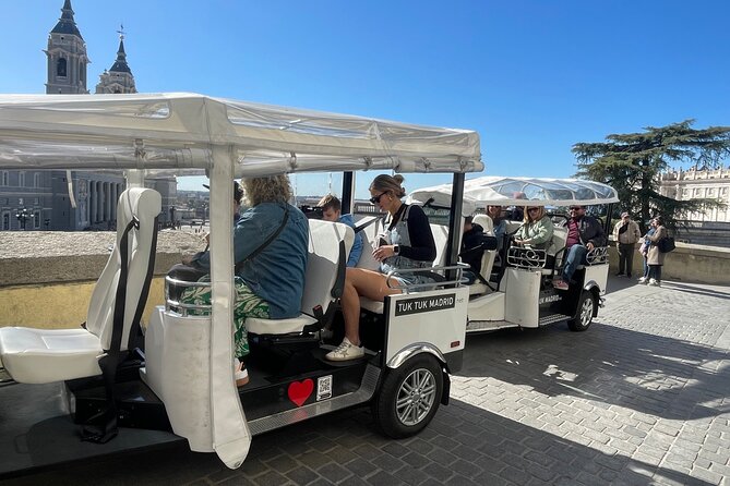 Tour en tuk-tuk electrico por MADRID MODERNO - Royal Palace to Almudena Cathedral: Madrid’s power on display
