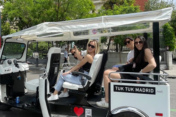 Tour en tuk-tuk electrico por MADRID MODERNO - Puerta de Toledo and Neptune Fountain: circular Madrid at street level