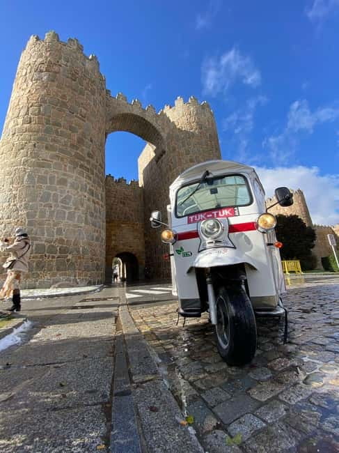 TOUR GUIADO EN TUK TUK POR AVILA 1 HORA - Group Comfort, Rainy-Day Reality, and Best-Fit Travelers