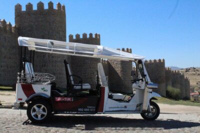 Tour Guiado En Tuk Tuk Recorre Avila De La Forma Mas Comoda - The audio guide + driver explanations: how it stays interesting