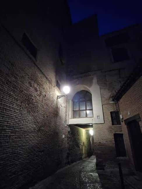 Tour Nocturno de Leyendas y Misterios con Subterráneo - Toledo Cathedral and the convent zone: religion, ritual, and power