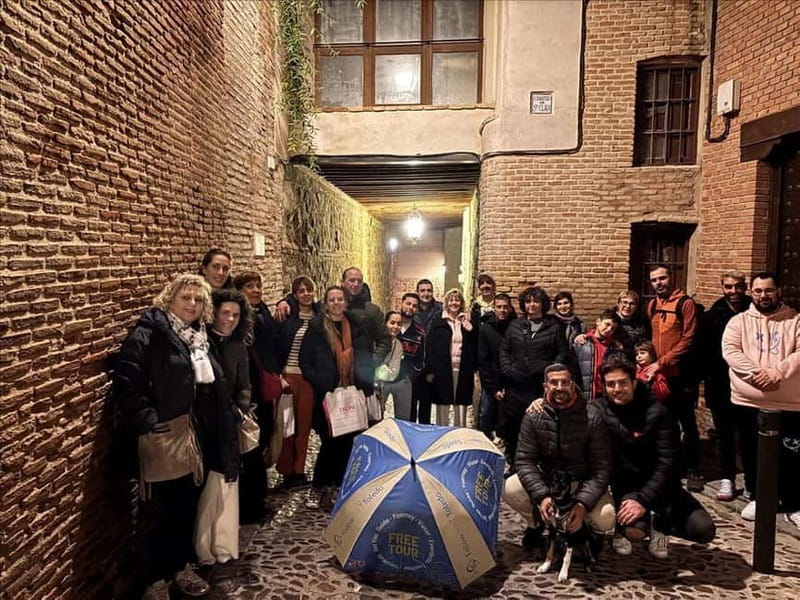 Tour Nocturno de Leyendas y Misterios con Subterráneo - Cobertizos and the 15th-century house: the subterráneo payoff