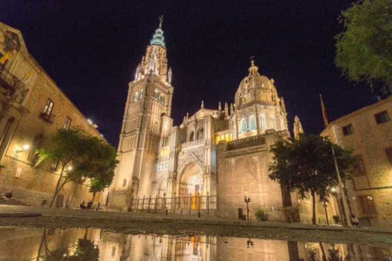 Tour Nocturno de Leyendas y Misterios con Subterráneo - Night Toledo: the “other city” feeling you came for