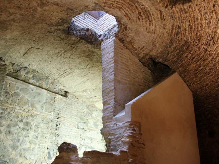 Tour Toledo Subterráneo: Descubre la Historia Oculta - Baños Árabes del Cenizal: the Muslim water world you can see
