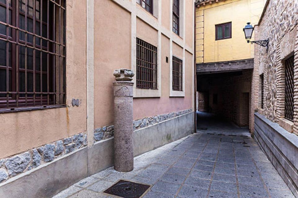 TOUR TRES CULTURAS - Posada de la Hermandad and the Cathedral Zone: Learning Toledo’s Layers Before You Go Into the Palace