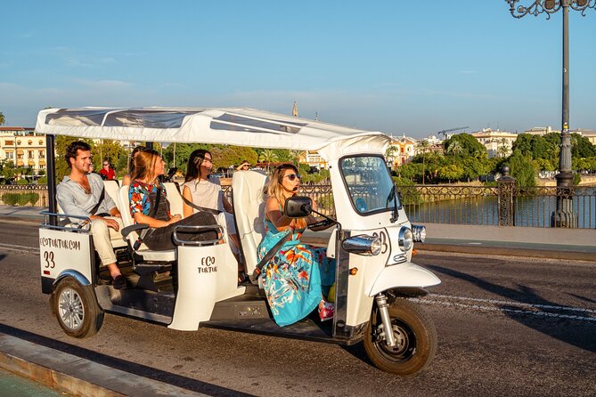 Tour Welcome Seville with Local Guide in Eco Tuk Tuk Private - How the 1-hour vs 2-hour versions change your plan