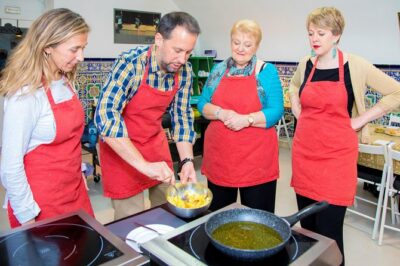 Traditional Paella & Tortilla & Sangria - Your kitchen step-by-step: how the meal comes together