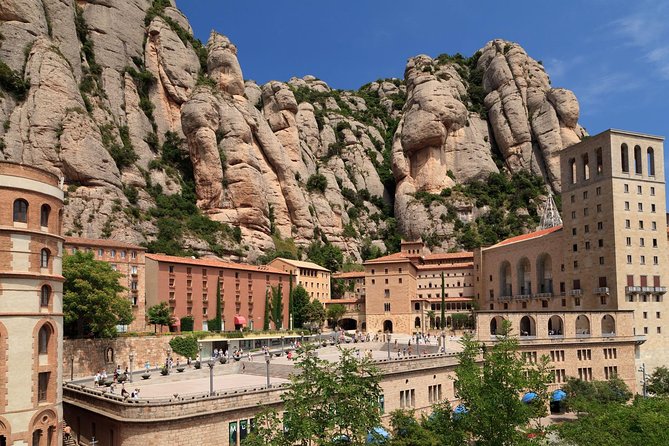 Transfer to Montserrat Monastery from Barcelona - Practical choices on Montserrat: walking, funicular, and fog