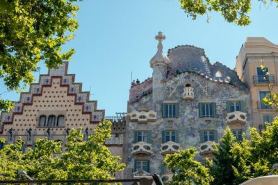 Treasures of Barcelona: Private Gaudi Walking Tour - Stop 1: Early Gaudí ideas you can recognize from the outside