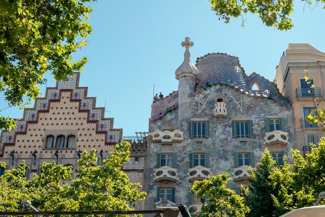 Treasures of Barcelona: Private Gaudi Walking Tour - Stop 1: Early Gaudí ideas you can recognize from the outside