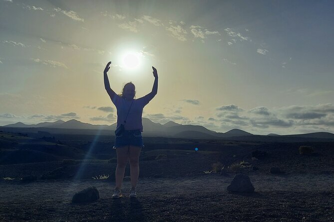 Trekking in the Volcanoes Natural Park in a small group - What to bring for Timanfaya heat and lava footing
