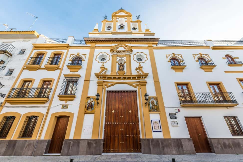 Triana La Flamenca Tour. Includes a visit to the Corrales - Torre del Oro to the river crossings: bridges that define Triana