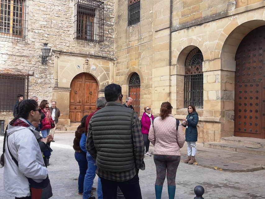 Úbeda: Tour centro histórico Patrimonio Mundial con entradas - Palacio Vela de los Cobos: aristocracy in stone at the end of the loop