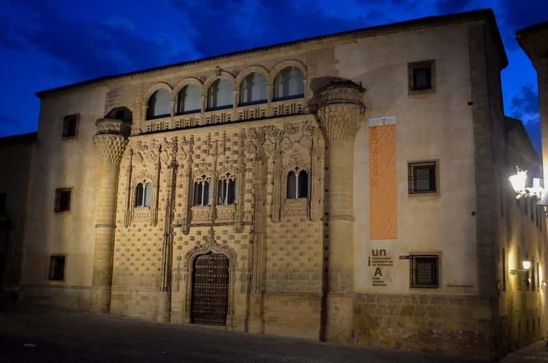 Úbeda y Baeza al completo con entradas en español - The guides make it: Spanish explanations that turn buildings into stories