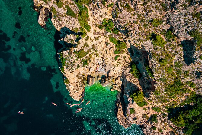 Uncharted Marine Reserve Cave, Snorkel & Cliff Jumping Kayak Tour - Guides and language: what “multilingual” looks like in practice