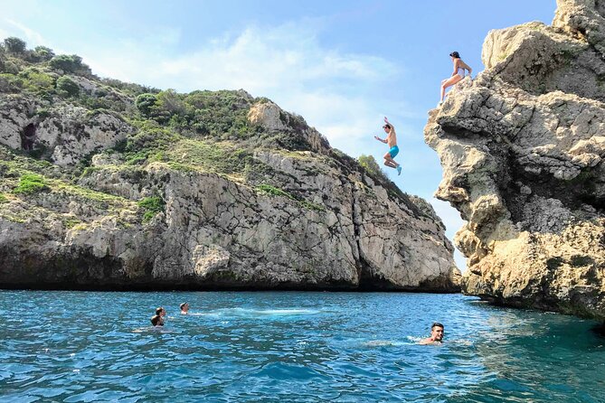 Uncharted Marine Reserve Cave, Snorkel & Cliff Jumping Kayak Tour - Gear matters: dry bag help and keeping your essentials secure