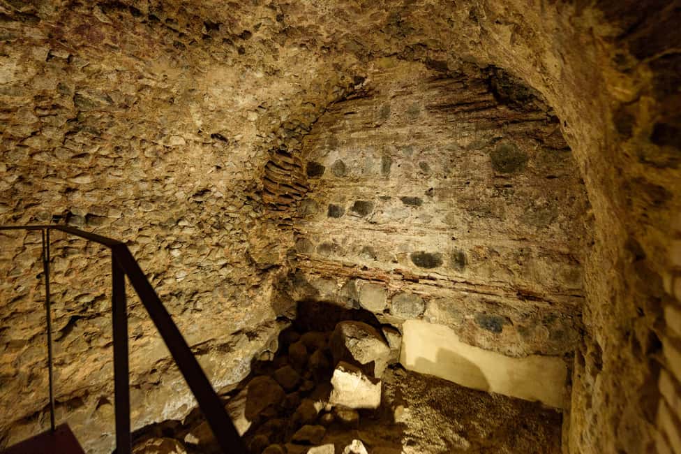 Underground Toledo: Roman baths, dungeons, and secrets beneath the city - Language reality check: this tour is Spanish only
