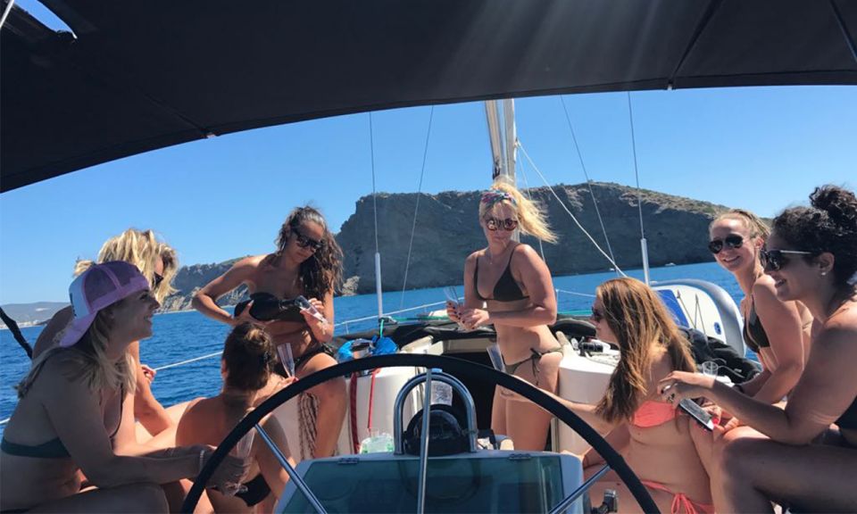 Valencia: 2-Hour Private Boat Cruise - Drinks and Music: the small upgrade that changes the whole mood
