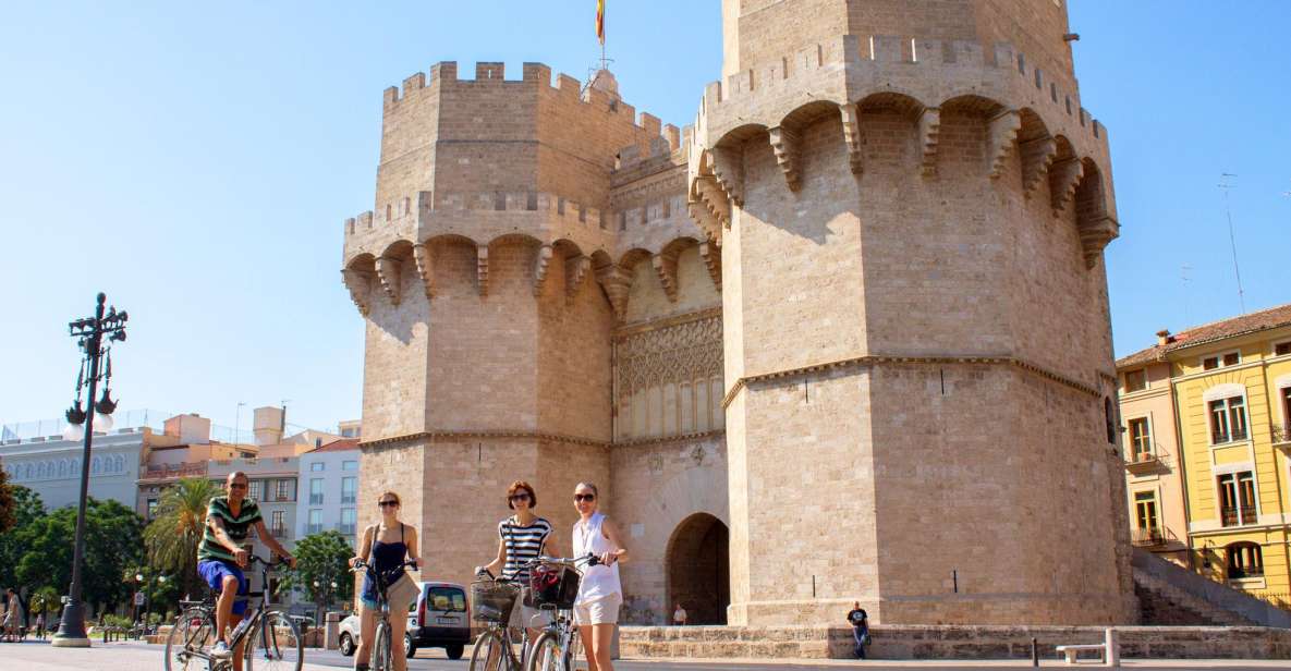 Valencia Bike Tour - Turia Gardens down the former riverbed: the ride that makes Valencia feel easy