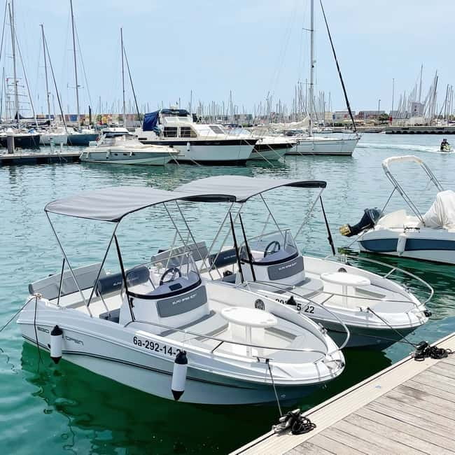 Valencia: Boat Rental Without License - The boat setup: Bluetooth sound, padded sun deck, awning, and a swim ladder