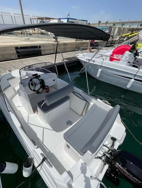 Valencia: Boat Rental Without License - Who should book this Valencia boat rental (and who might not)
