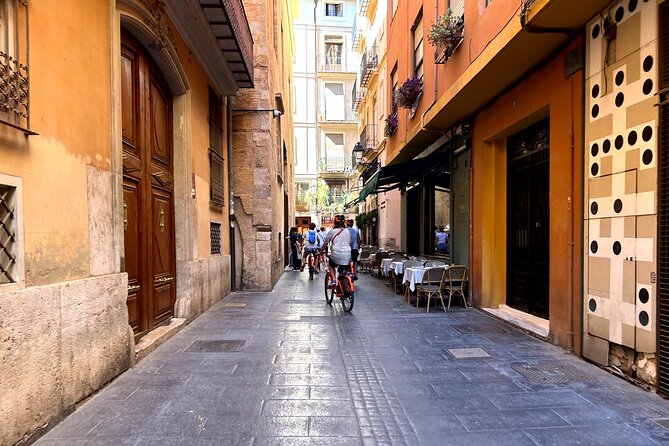 Valencia City Highlights in Guided Bike or E-Bike Tour - Meet at Bike Rental Valencia & Tours and set yourself up