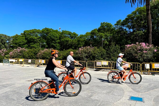 Valencia City Highlights in Guided Bike or E-Bike Tour - Ciutat Vella on two wheels: narrow streets, quick orientation, real personality