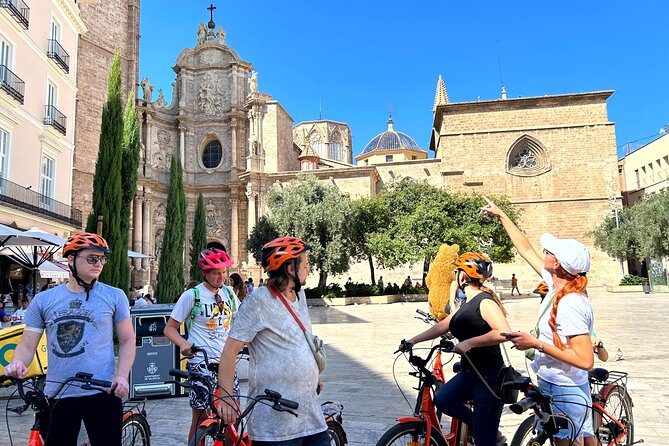 Valencia City Highlights in Guided Bike or E-Bike Tour - Plaza de Toros to València-Estació del Nord: classic Valencia starts fast