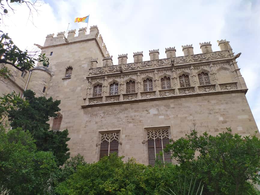 Valencia: City Walking Tour with Top Attractions - ITALIAN - Llotja de la Seda (UNESCO): the architecture highlight