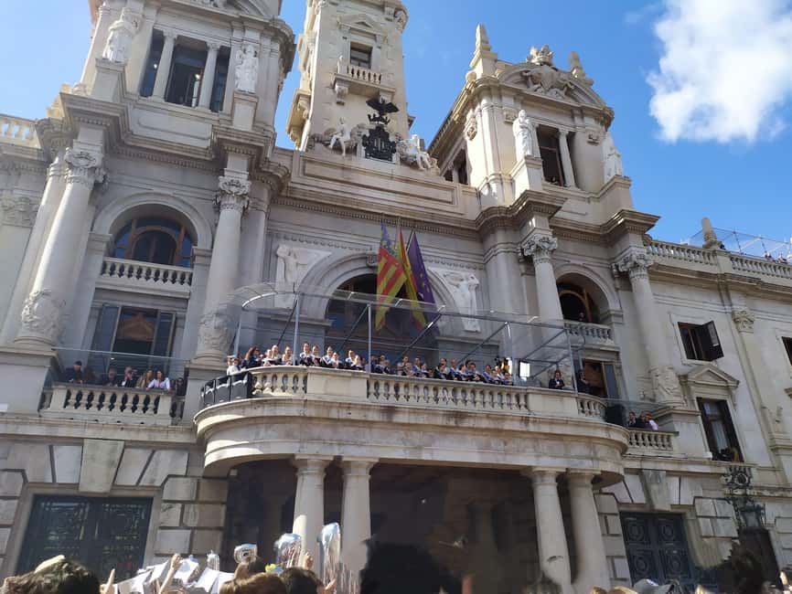 Valencia: City Walking Tour with Top Attractions - ITALIAN - Palace of the Generalitat: stepping from towers into governance