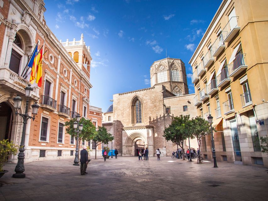 Valencia: Essentials and World Heritages Sites Walking Tour - Entering Lonja de la Seda: the Silk Exchange, up close