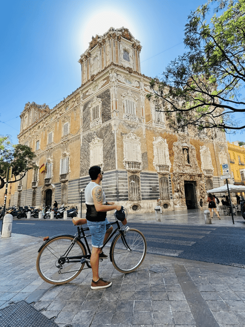 Valencia: Essentials Bike Tour from Ruzafa - Starting in Ruzafa at Calle de Cuba 24