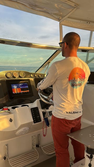 Valencia: Exclusive Sunset Cruise with Drink - How the hour actually feels on the water