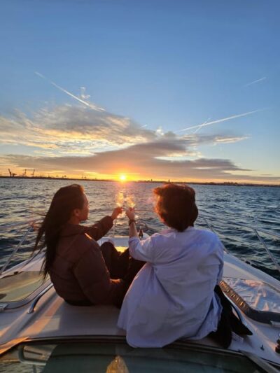 Valencia: Exclusive Sunset Cruise with Drink - Malvarrosa Beach: the coastline moment that sets the tone