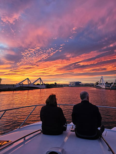 Valencia: Exclusive Sunset Cruise with Drink - The guide and captain vibe: from funny hosts to real local pointers