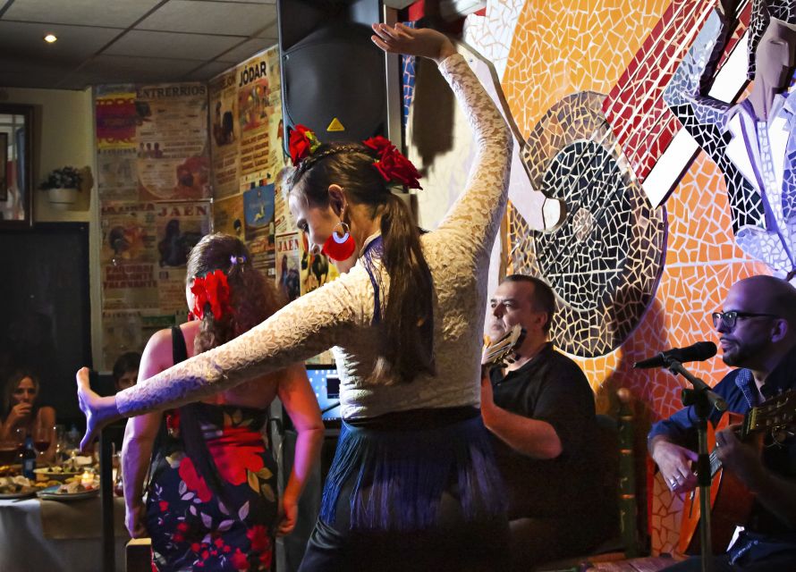 Valencia: Flamenco at Toro y La Luna with optional Dinner - El Toro y La Luna: Valencia’s intimate tablao setup for real flamenco