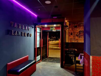 Valencia: Flamenco at Toro y La Luna with optional Dinner - Show only vs dinner: your seat plan can change a lot