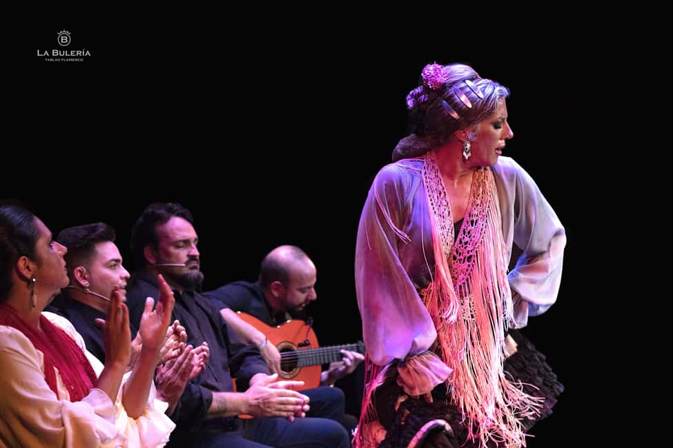 Valencia: Flamenco Show with Dinner at La Bulería - Practical comfort tips for a hot, close-in theater