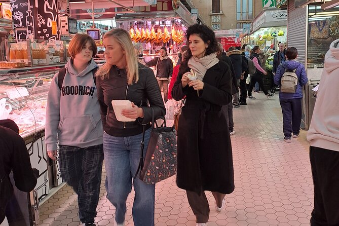 Valencia Food Tour: Tapas, Drinks and Delights with a Local - Plaça de la Reina finale: horchata and fartons, plus the option of Agua de Valencia