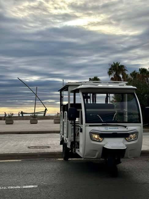 Valencia: Full 2-Hour Tuk Tuk Tour - Meeting Torres de Serranos: the start that sets the tone