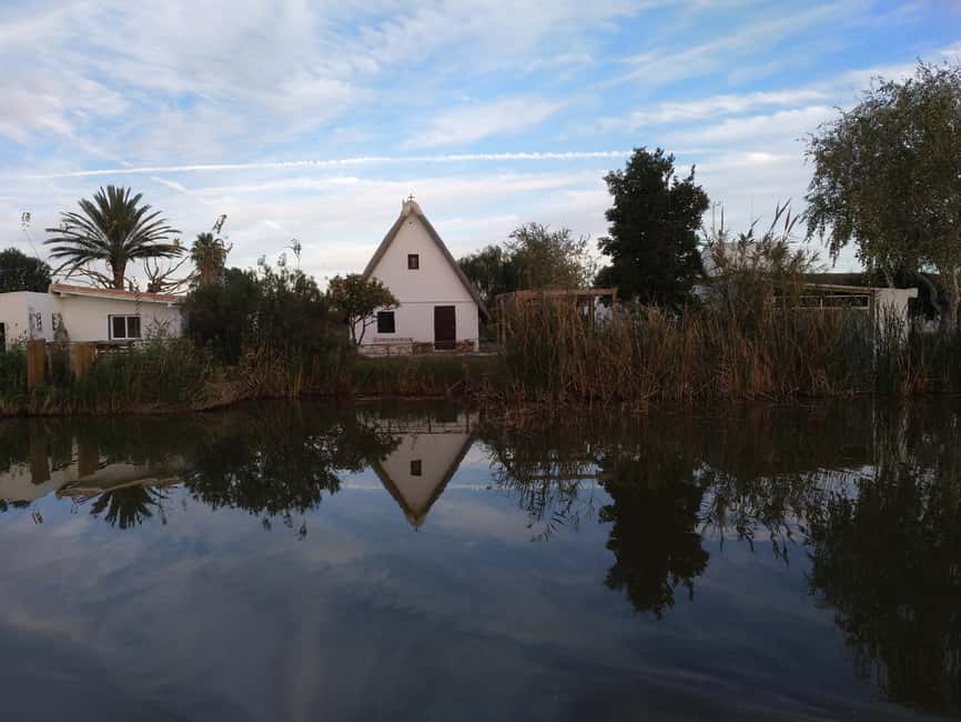 Valencia: Guided Lake Albufera Boat Ride and Barraca Tour - Lake Albufera by boat: what you learn from still water