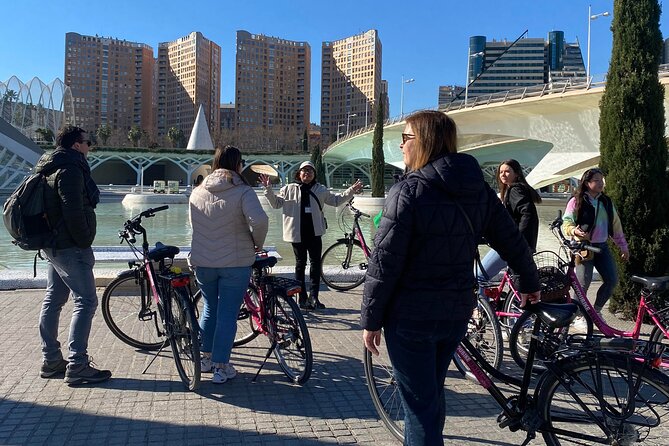 Valencia Highlights Bike Tour - The Turia Park Ride: 9 km of Trees and Set Pieces Between Old and New