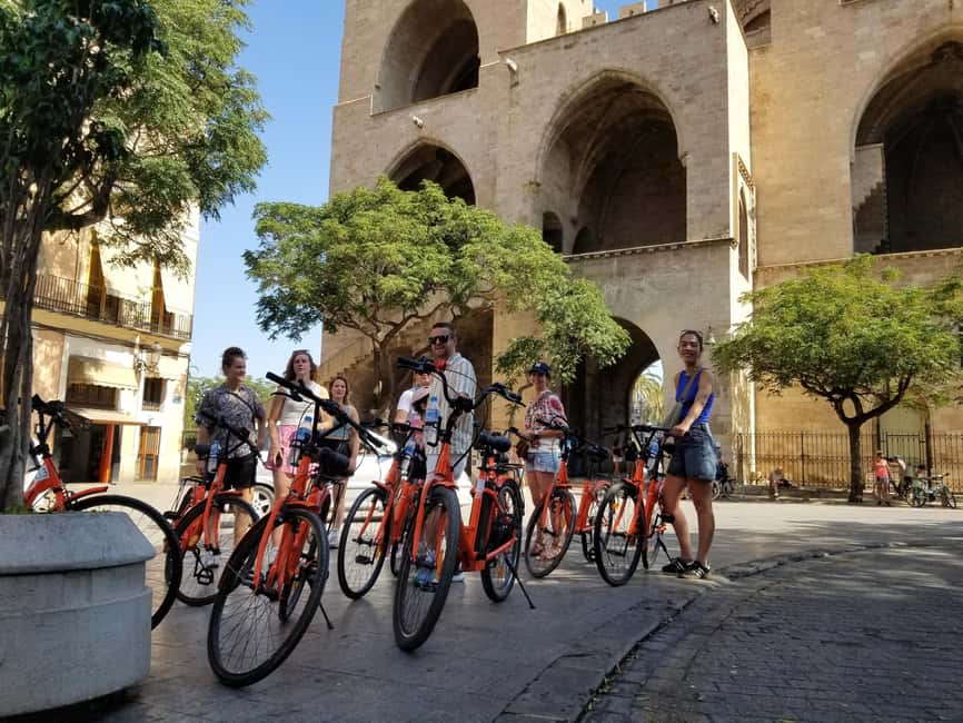 Valencia: Immersive Bike & E-Bike Storytelling Tour - Meeting at Carrer de Sogorb (Ruzafa): fast start, good location
