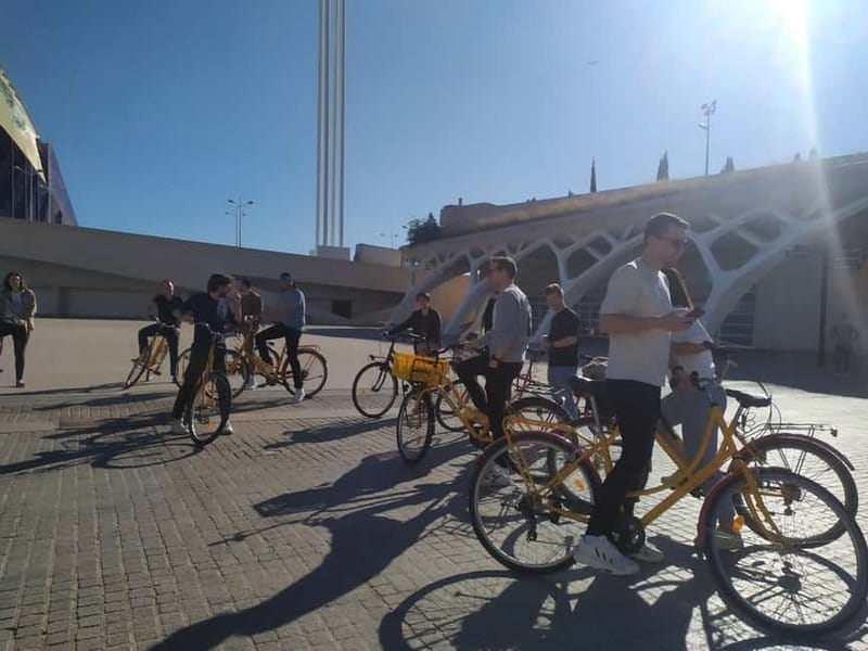Valencia in bici con guida turistica italiana madrelingua - Torres de Serranos: your best panoramic pay-off