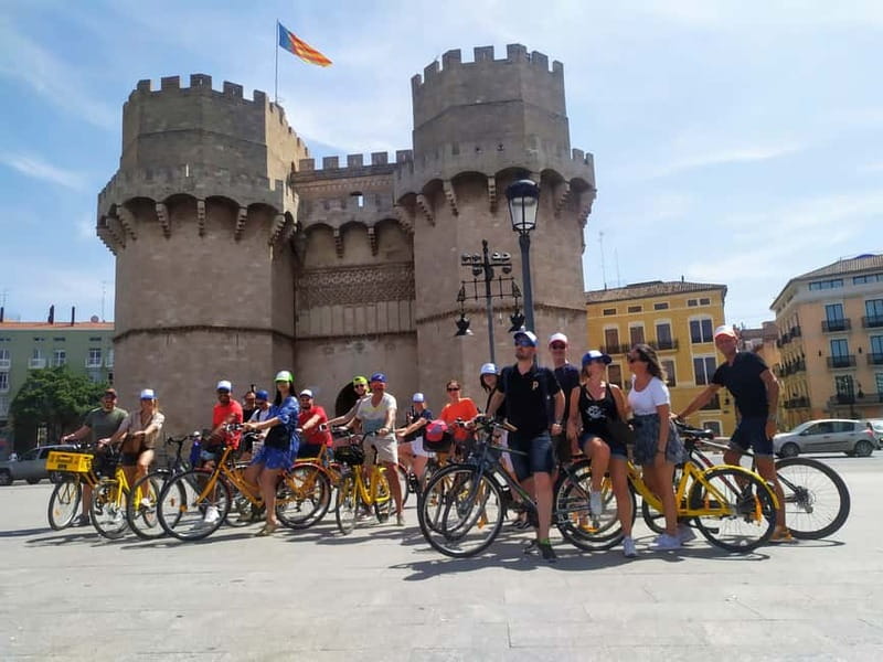 Valencia in bici con guida turistica italiana madrelingua - Turia Gardens on bike: the calm, green reset