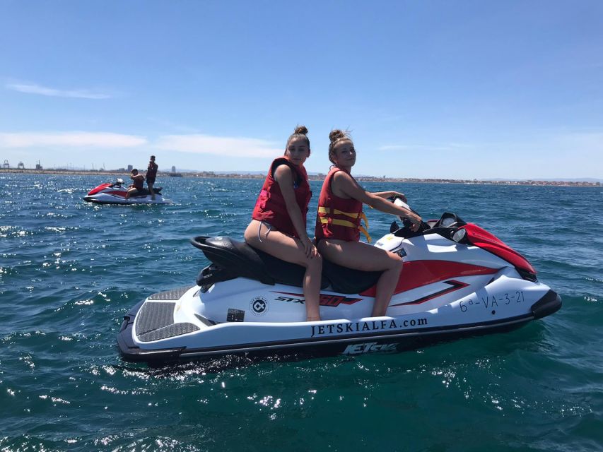 Valencia: Jetski experience with Guide - The First Minutes on the Water: Guided Route and Wave Time